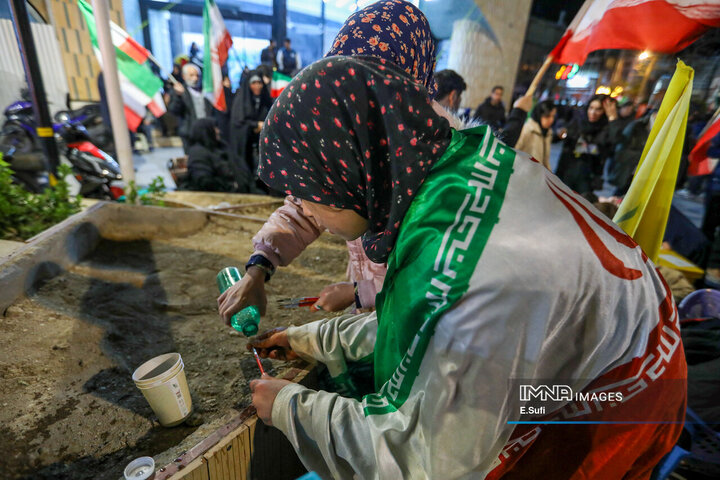 هنرنمایی دختران کوچک اراکی در حماسه حضور میدان شهدا