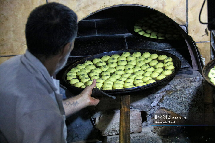 جریان زندگی با طعم شیرینِ کاک و نان برنجی