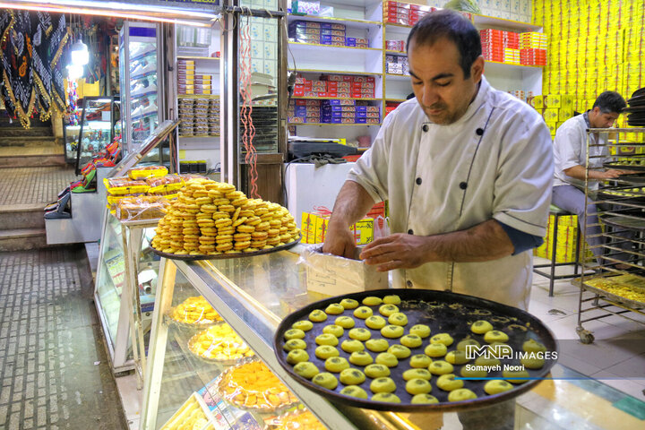 جریان زندگی با طعم شیرینِ کاک و نان برنجی