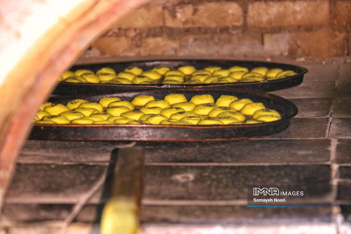 جریان زندگی با طعم شیرینِ کاک و نان برنجی