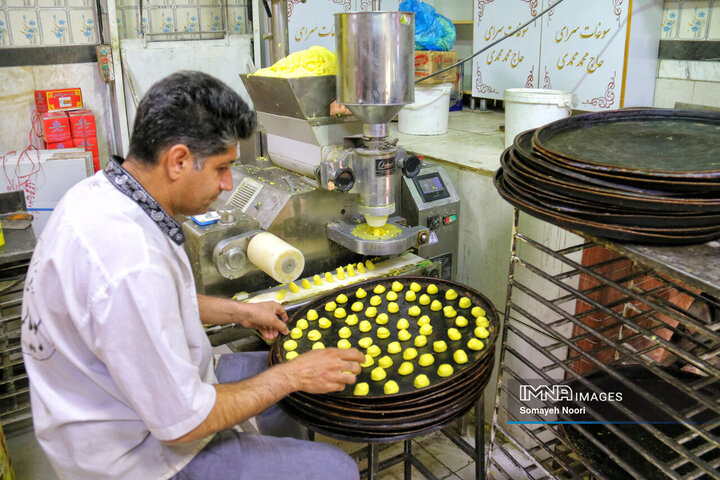 جریان زندگی با طعم شیرینِ کاک و نان برنجی