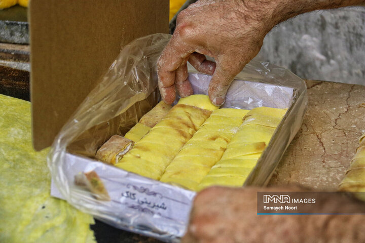 جریان زندگی با طعم شیرینِ کاک و نان برنجی