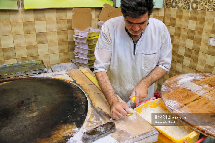 جریان زندگی با طعم شیرینِ کاک و نان برنجی