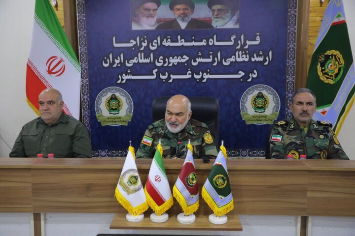 مردم ۵۰ شبانه‌روز پای آرمان‌های انقلاب ایستاده‌اند/ ارتش نیرویی ولایت‌مدار و کارآزموده است
