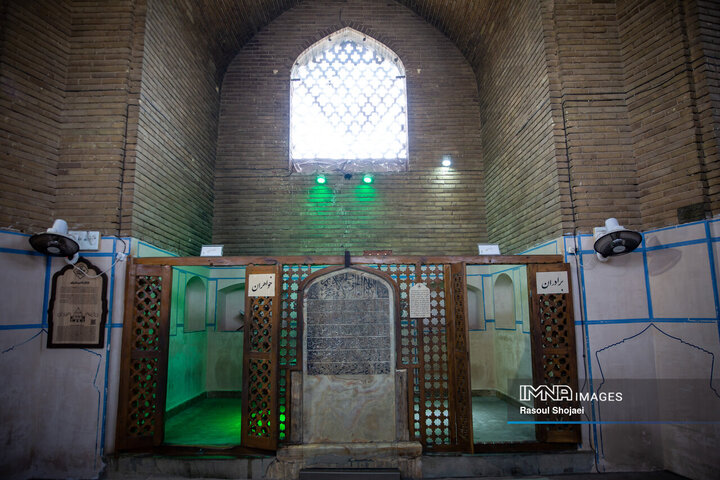 آثار جنگ در مجموعه تخته فولاد