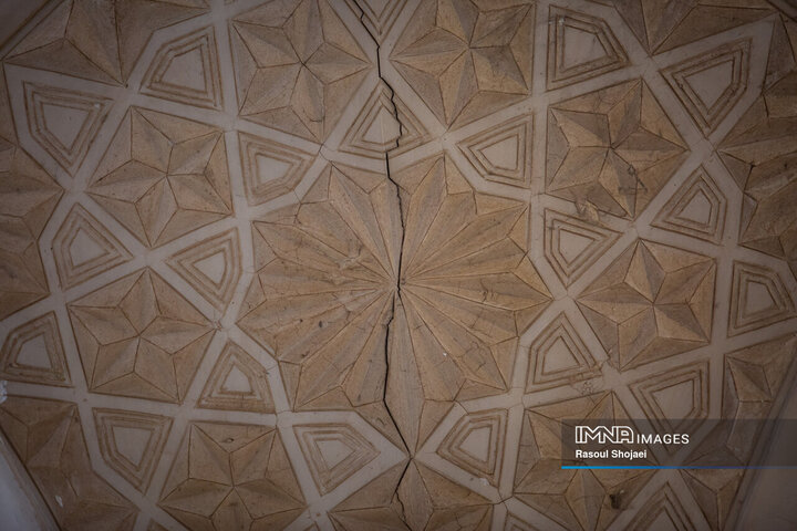آسیب به مجموعه تاریخی تخت‌فولاد اصفهان در جریان جنگ تحمیلی سوم
