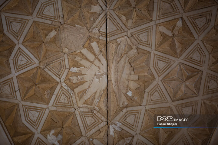 آثار جنگ در مجموعه تخته فولاد
