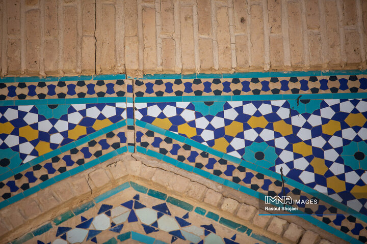 آسیب به مجموعه تاریخی تخت‌فولاد اصفهان در جریان جنگ تحمیلی سوم