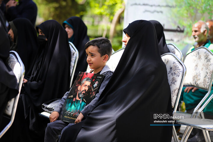 کاشت درخت در اصفهان به یاد شهدای جنگ رمضان