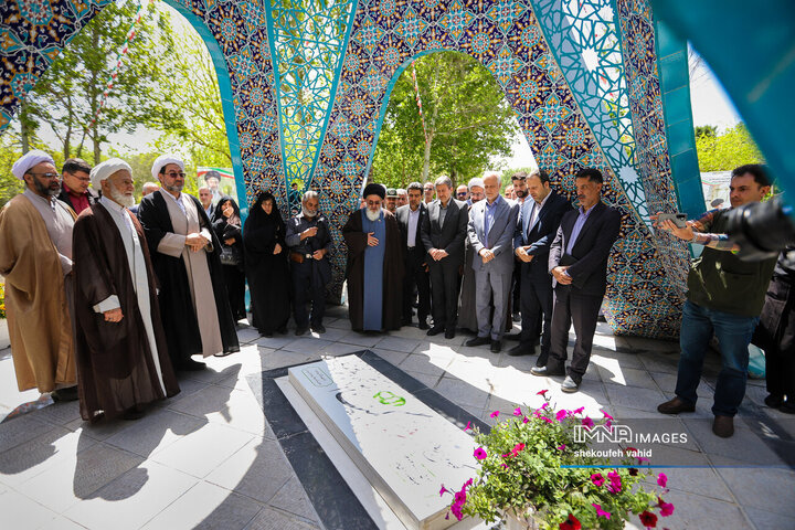 کاشت درخت در اصفهان به یاد شهدای جنگ رمضان