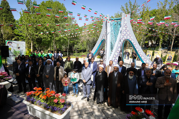 کاشت درخت در اصفهان به یاد شهدای جنگ رمضان