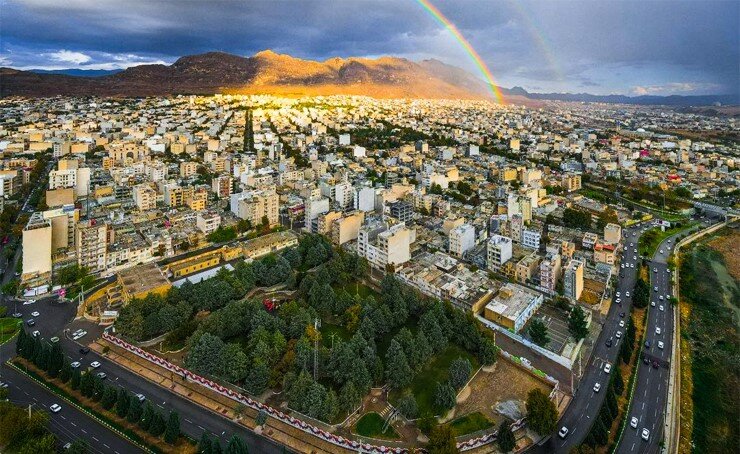 اینجا زندگی در جریان است