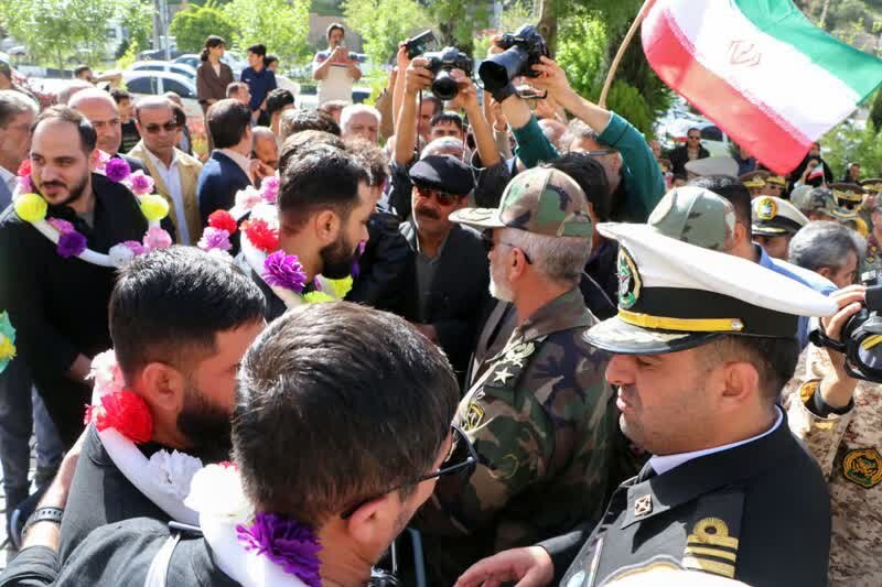 بازگشت ۹ تن از دریادلان ناوچه دنا به شیراز + فیلم