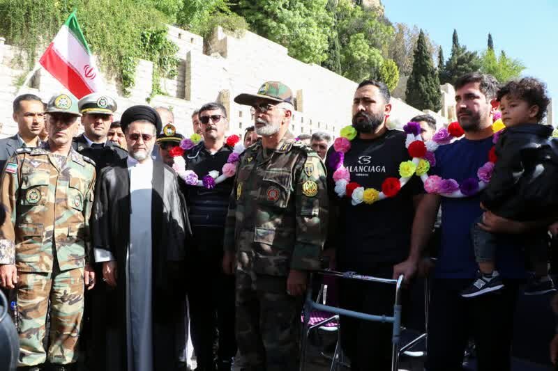 بازگشت ۹ تن از دریادلان ناوچه دنا به شیراز + فیلم