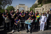 بازگشت ٩ تن از دریادلان ناوچه دنا به شیراز