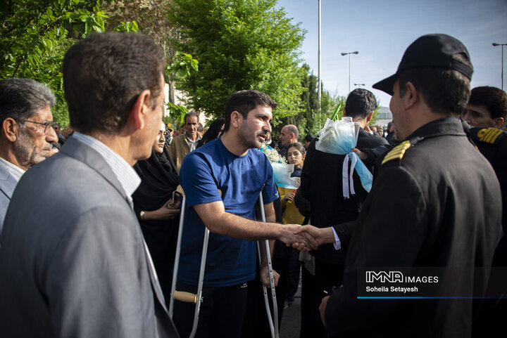 بازگشت ٩ تن از دريادلان ناوچه دنا به شيراز