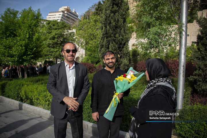 بازگشت ٩ تن از دريادلان ناوچه دنا به شيراز