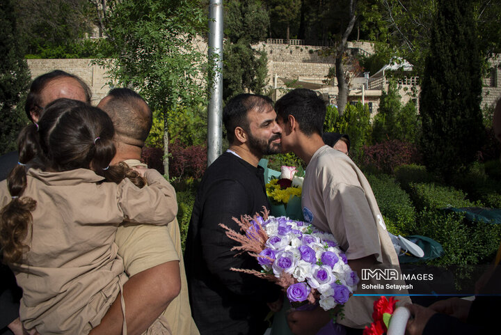 بازگشت ٩ تن از دريادلان ناوچه دنا به شيراز
