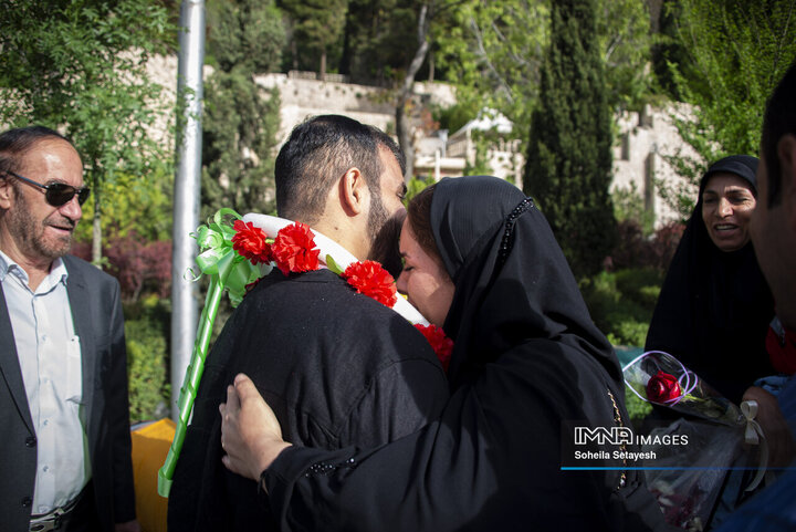 بازگشت ٩ تن از دريادلان ناوچه دنا به شيراز