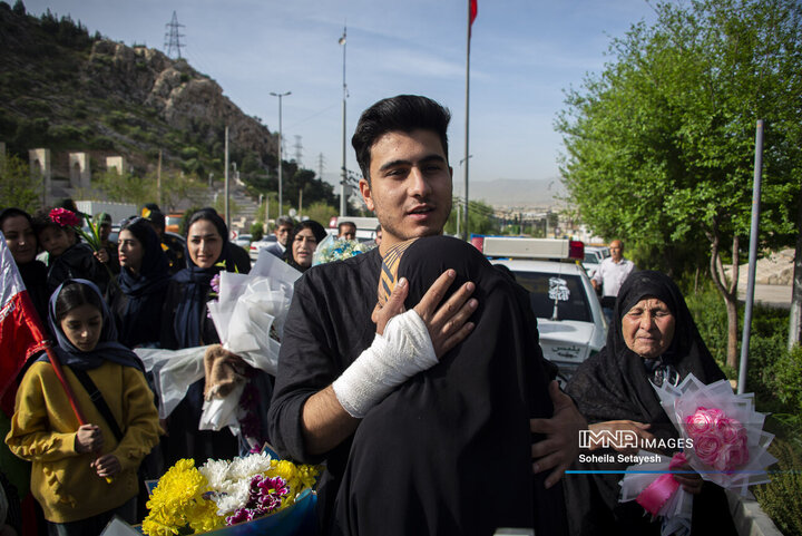 بازگشت ٩ تن از دريادلان ناوچه دنا به شيراز