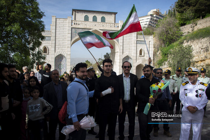بازگشت ٩ تن از دريادلان ناوچه دنا به شيراز