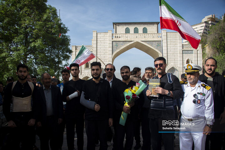 بازگشت ٩ تن از دريادلان ناوچه دنا به شيراز