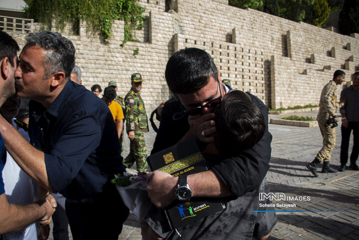 بازگشت ٩ تن از دريادلان ناوچه دنا به شيراز