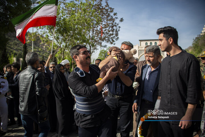 بازگشت ٩ تن از دريادلان ناوچه دنا به شيراز
