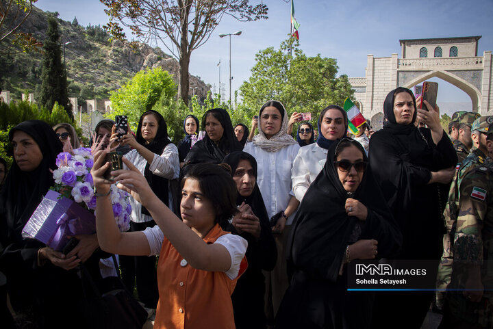 بازگشت ٩ تن از دريادلان ناوچه دنا به شيراز