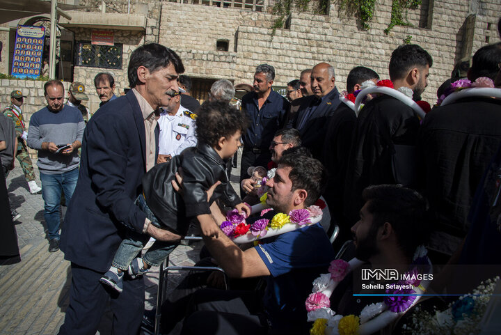 بازگشت ٩ تن از دريادلان ناوچه دنا به شيراز