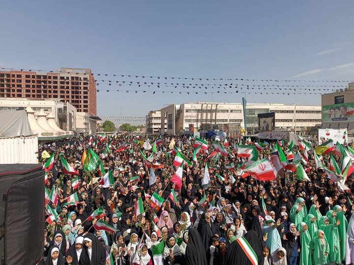 برگزاری آیین گلباران حرم مطهر رضوی توسط دختران مشهدی