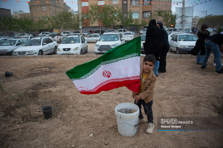 کاشت نهال امید