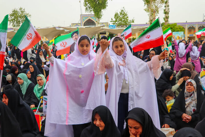 فیلم| اجتماع بزرگ بانوان و دختران جان‌فدای شیرازی در حرم شاهچراغ