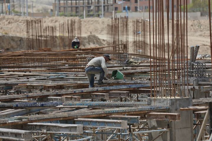 تکمیل ستون‌های تراز پارکینگ پروژه پارک آبی اراک