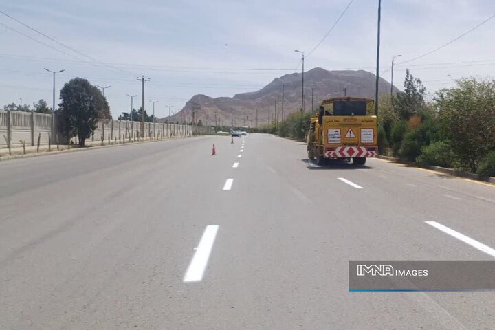 خط‌کشی طولی و ایمن‌سازی بلوار رضوان اصفهان برای دسترسی ایمن به باغ ارغوان و کمپ تندرستی