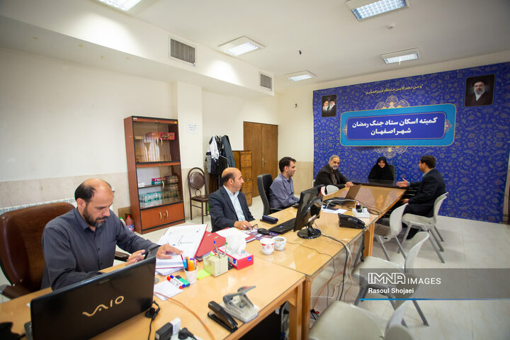 بازدید سرپرست امور اجتماعی استانداری اصفهان از اسکان آسیب‌دیدگان جنگ