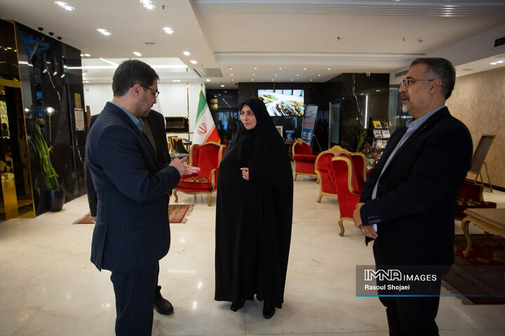 بازدید سرپرست امور اجتماعی استانداری اصفهان از اسکان آسیب‌دیدگان جنگ