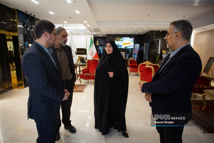 بازدید سرپرست امور اجتماعی استانداری اصفهان از اسکان آسیب‌دیدگان جنگ