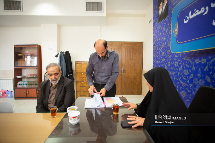بازدید سرپرست امور اجتماعی استانداری اصفهان از اسکان آسیب‌دیدگان جنگ