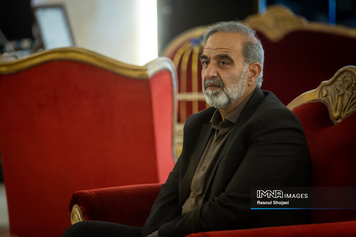 بازدید سرپرست امور اجتماعی استانداری اصفهان از اسکان آسیب‌دیدگان جنگ