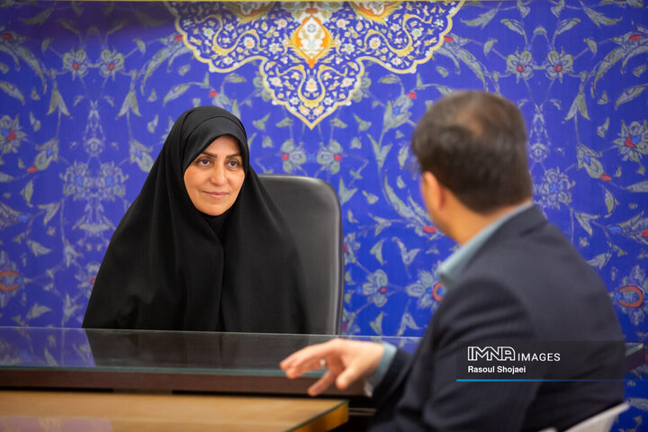 بازدید سرپرست امور اجتماعی استانداری اصفهان از اسکان آسیب‌دیدگان جنگ