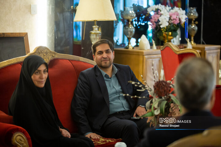 بازدید سرپرست امور اجتماعی استانداری اصفهان از اسکان آسیب‌دیدگان جنگ