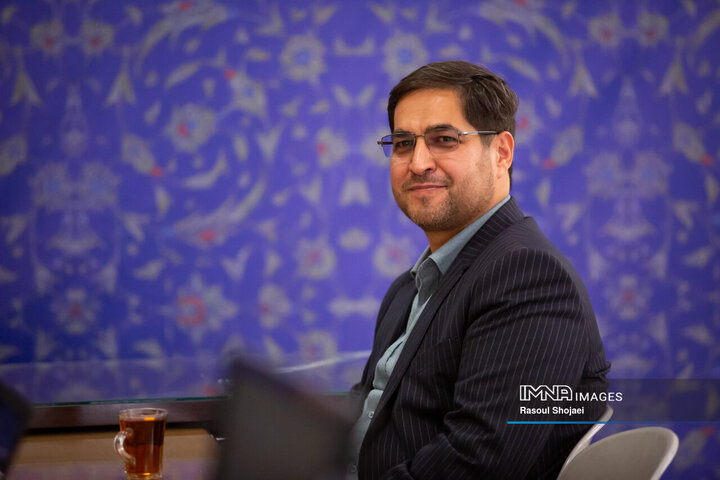 بازدید سرپرست امور اجتماعی استانداری اصفهان از اسکان آسیب‌دیدگان جنگ