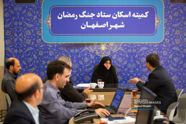 بازدید سرپرست امور اجتماعی استانداری اصفهان از اسکان آسیب‌دیدگان جنگ