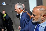 استقبال از رضا پهلوی در برلین با سس گوجه فرنگی + فیلم
