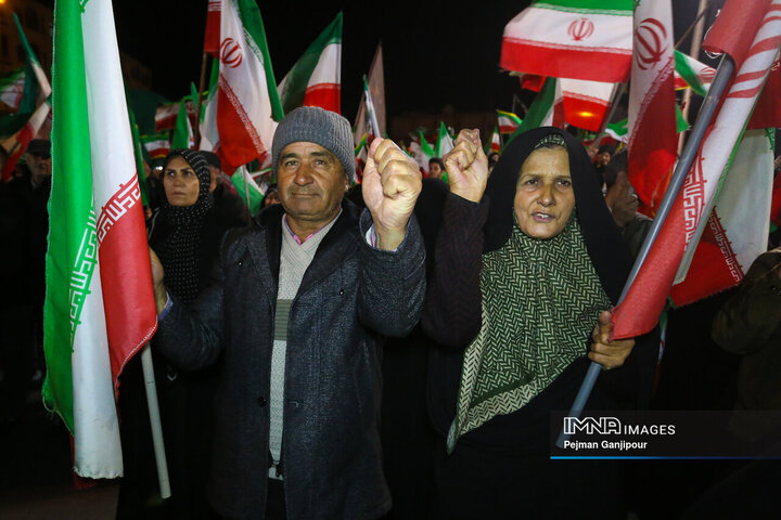 پنجاه‌و‌سومین شب حماسه حضور اصفهانی‌ها در خیابان‌ها