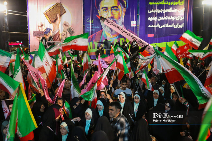 پنجاه‌و‌سومین شب حماسه حضور اصفهانی‌ها در خیابان‌ها