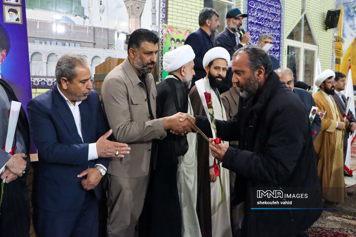 تجلیل از خانواده شهدای جنگ تحمیلی سوم