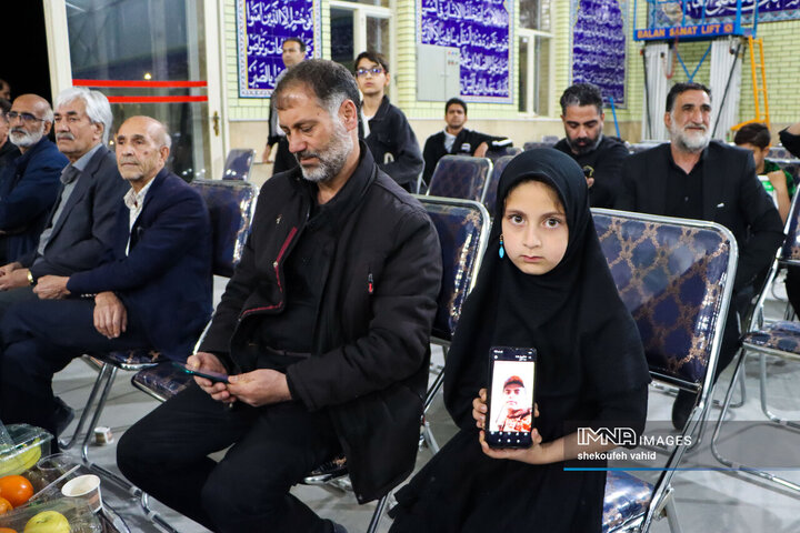تجلیل از خانواده شهدای جنگ تحمیلی سوم