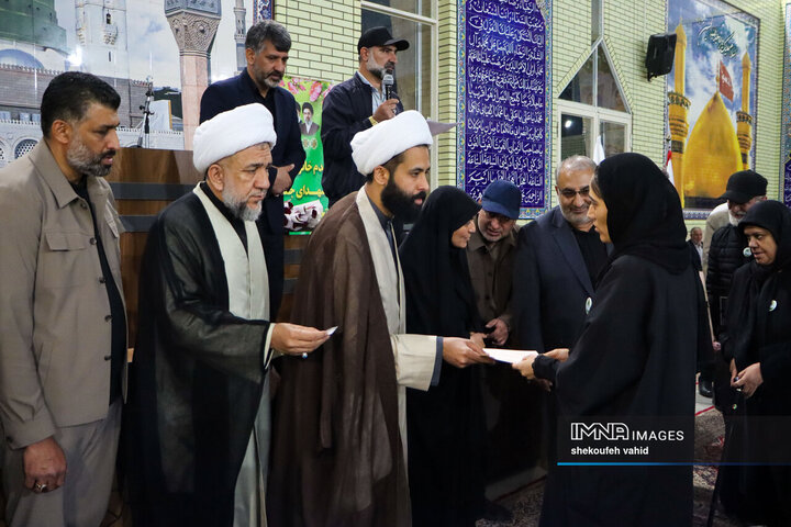 تجلیل از خانواده شهدای جنگ تحمیلی سوم